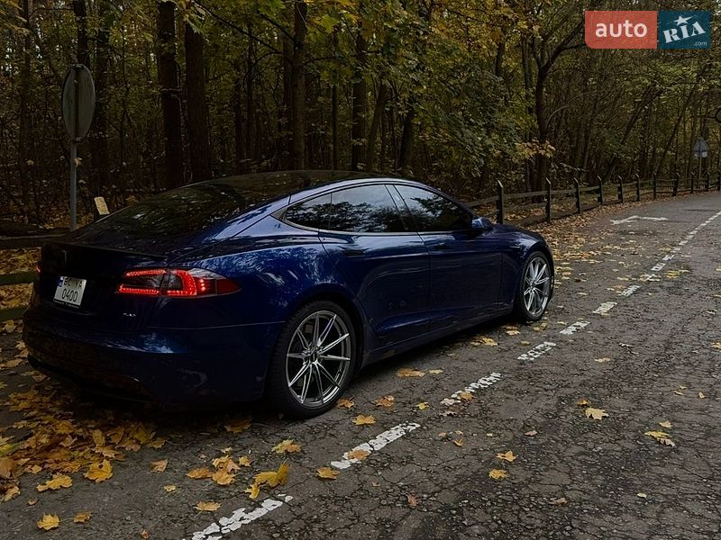 Лифтбек Tesla Model S 2022 в Киеве