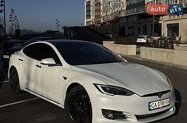 Лифтбек Tesla Model S 2016 в Львове