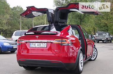 Внедорожник / Кроссовер Tesla Model X 2017 в 