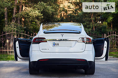 Лифтбек Tesla Model X 2016 в Киеве