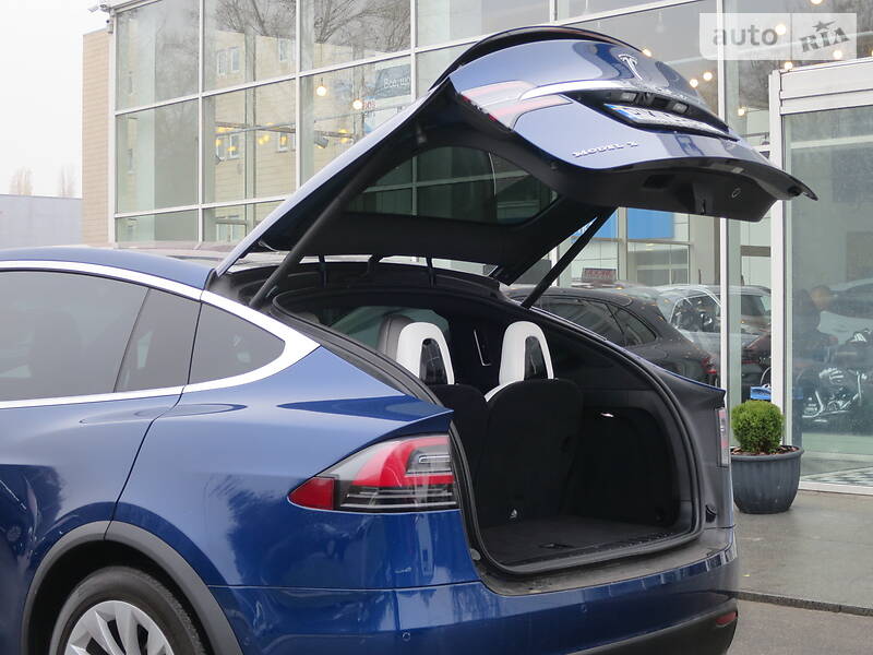 Позашляховик / Кросовер Tesla Model X 2016 в Києві