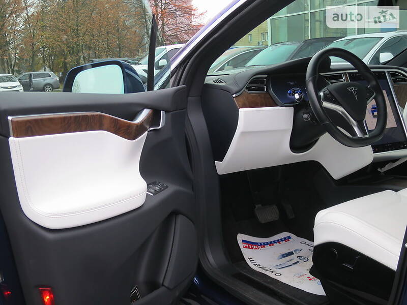 Позашляховик / Кросовер Tesla Model X 2016 в Києві