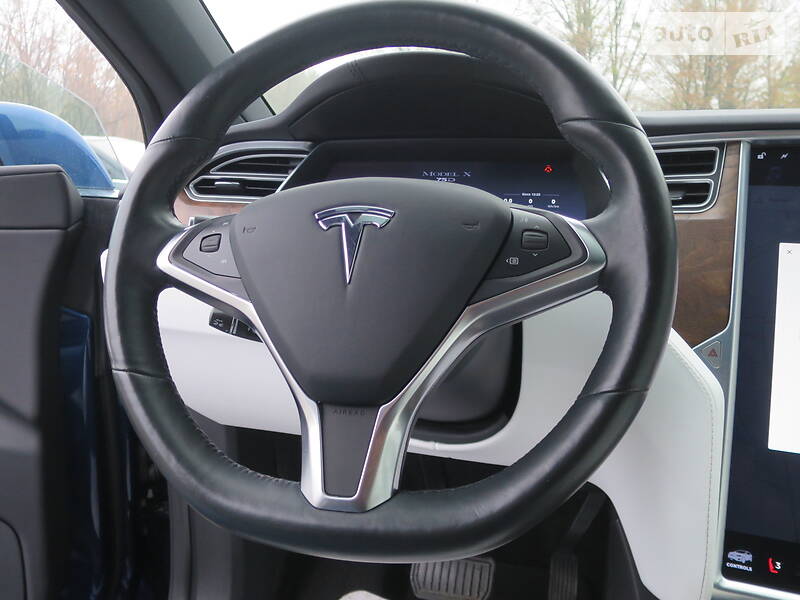 Позашляховик / Кросовер Tesla Model X 2016 в Києві