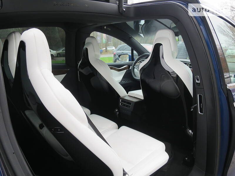 Позашляховик / Кросовер Tesla Model X 2016 в Києві