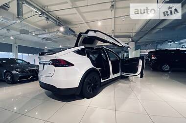 Позашляховик / Кросовер Tesla Model X 2016 в 