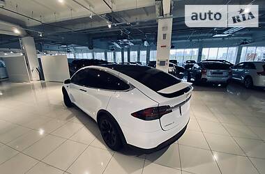 Позашляховик / Кросовер Tesla Model X 2016 в 