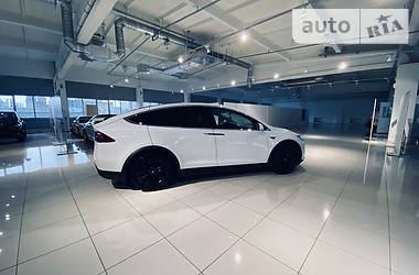 Позашляховик / Кросовер Tesla Model X 2016 в 