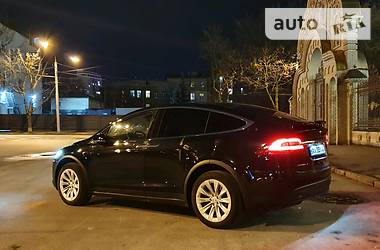 Позашляховик / Кросовер Tesla Model X 2017 в 