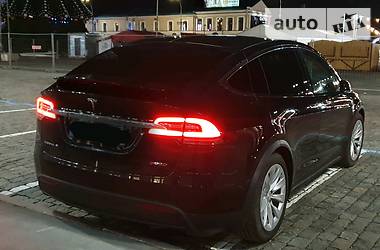 Позашляховик / Кросовер Tesla Model X 2017 в 
