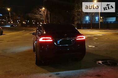 Позашляховик / Кросовер Tesla Model X 2017 в 