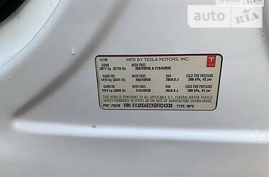 Позашляховик / Кросовер Tesla Model X 2016 в 