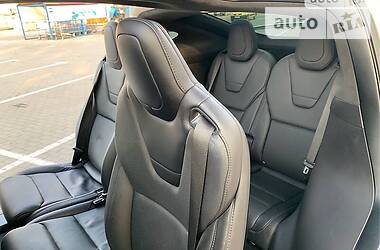 Позашляховик / Кросовер Tesla Model X 2016 в 