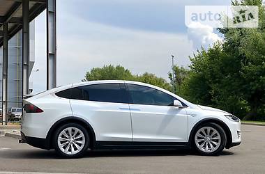 Позашляховик / Кросовер Tesla Model X 2016 в 