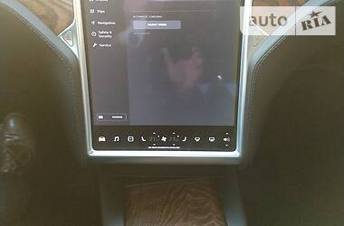 Позашляховик / Кросовер Tesla Model X 2017 в 