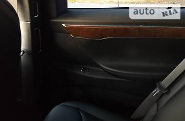 Позашляховик / Кросовер Tesla Model X 2017 в 