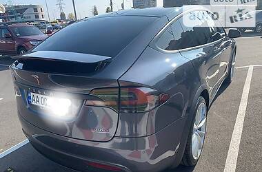 Позашляховик / Кросовер Tesla Model X 2016 в 
