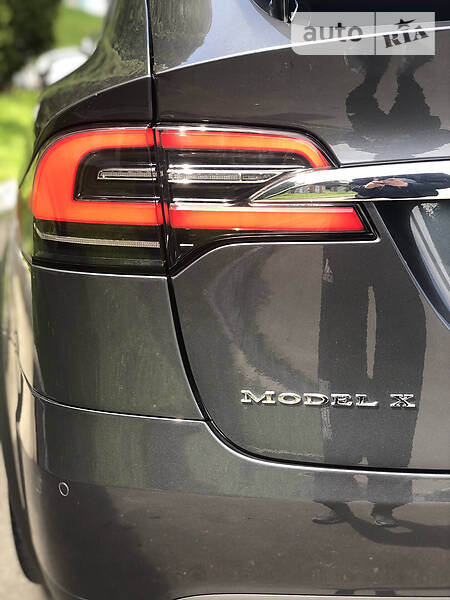 Позашляховик / Кросовер Tesla Model X 2016 в Хмельницькому