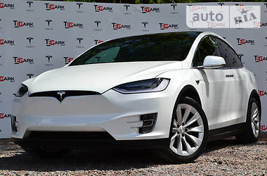 Позашляховик / Кросовер Tesla Model X 2018 в 