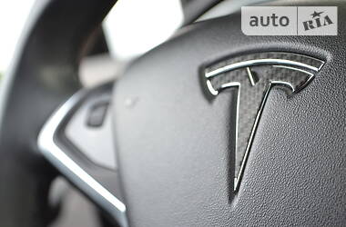 Позашляховик / Кросовер Tesla Model X 2018 в 