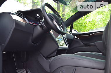 Позашляховик / Кросовер Tesla Model X 2018 в 
