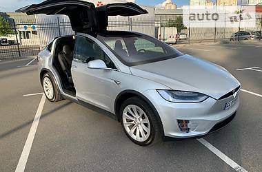 Позашляховик / Кросовер Tesla Model X 2017 в 
