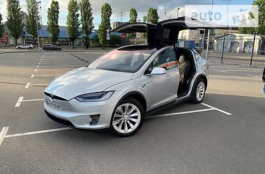 Позашляховик / Кросовер Tesla Model X 2017 в 