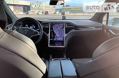 Позашляховик / Кросовер Tesla Model X 2017 в 