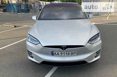 Позашляховик / Кросовер Tesla Model X 2017 в 