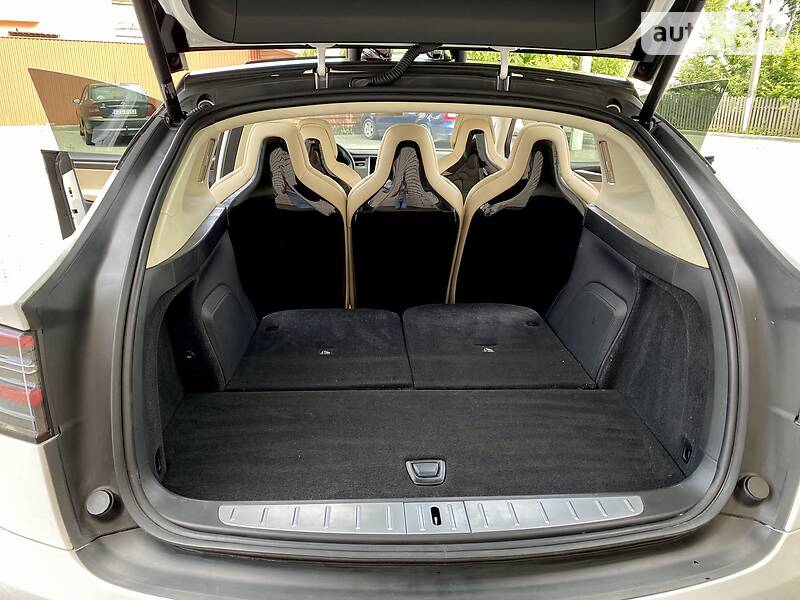 Хэтчбек Tesla Model X 2016 в Сторожинце