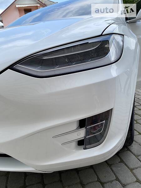 Хэтчбек Tesla Model X 2016 в Сторожинце