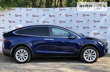 Позашляховик / Кросовер Tesla Model X 2017 в Києві