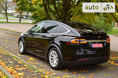 Внедорожник / Кроссовер Tesla Model X 2018 в 