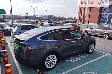Позашляховик / Кросовер Tesla Model X 2017 в 