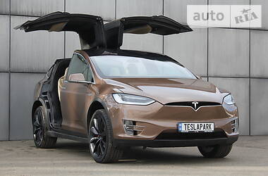 Позашляховик / Кросовер Tesla Model X 2016 в Києві