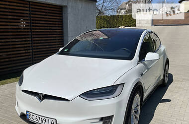 Позашляховик / Кросовер Tesla Model X 2017 в 