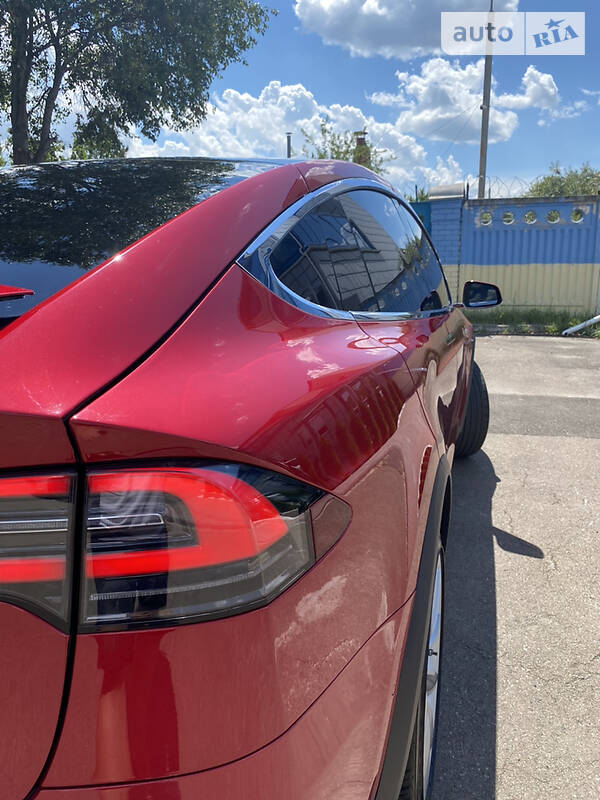 Позашляховик / Кросовер Tesla Model X 2016 в Києві