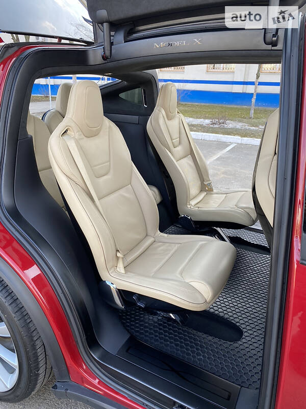 Позашляховик / Кросовер Tesla Model X 2016 в Києві