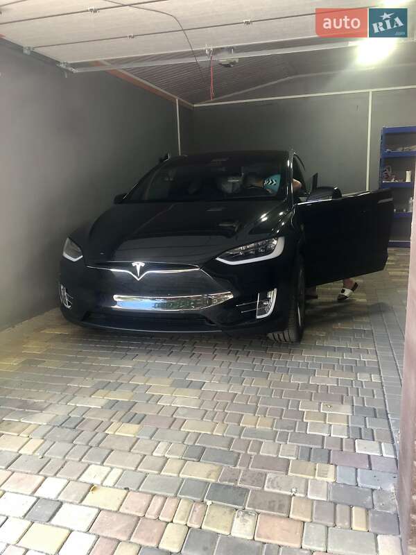 Внедорожник / Кроссовер Tesla Model X 2017 в Запорожье