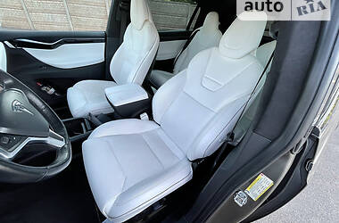 Позашляховик / Кросовер Tesla Model X 2016 в 