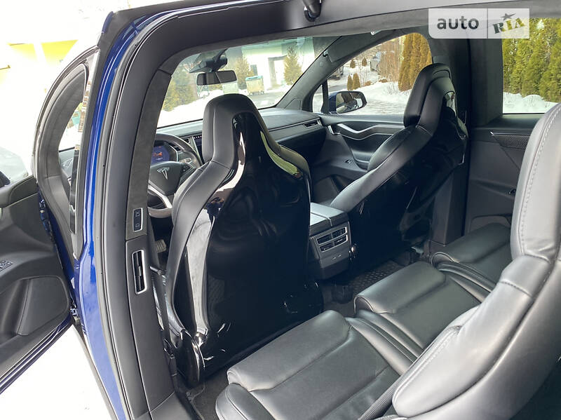 Внедорожник / Кроссовер Tesla Model X 2016 в 