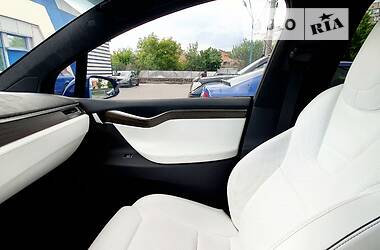 Хэтчбек Tesla Model X 2016 в Виннице