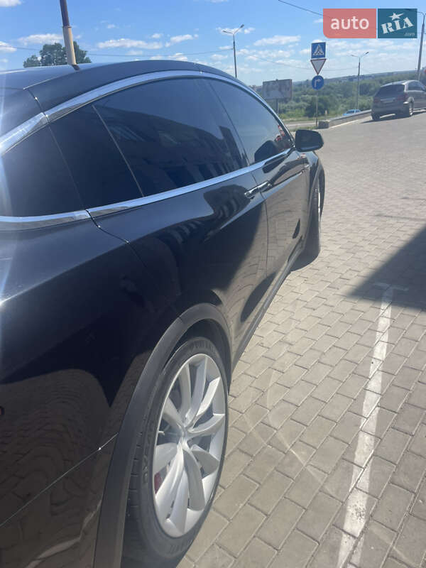 Позашляховик / Кросовер Tesla Model X 2016 в Сумах