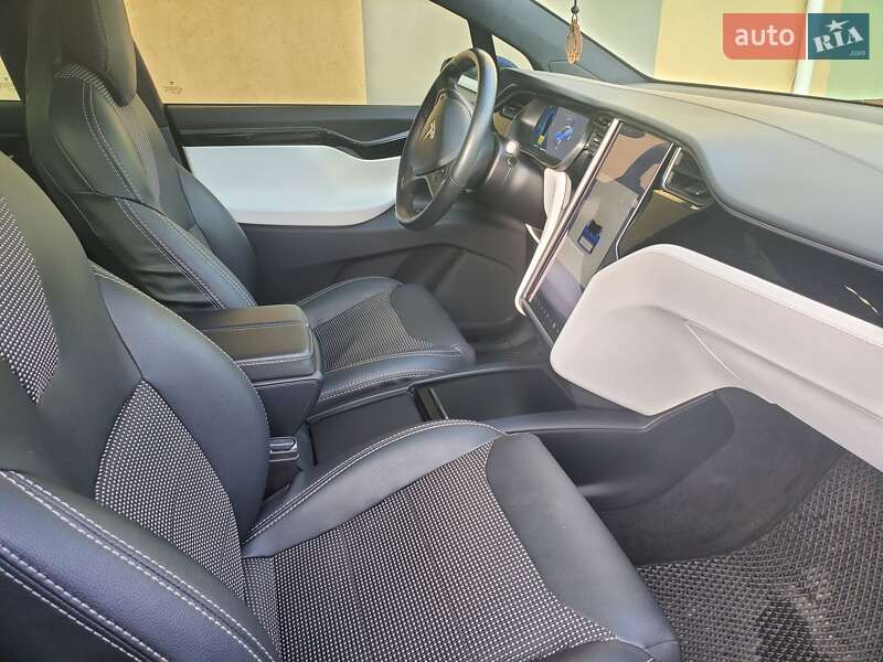 Позашляховик / Кросовер Tesla Model X 2018 в Сумах