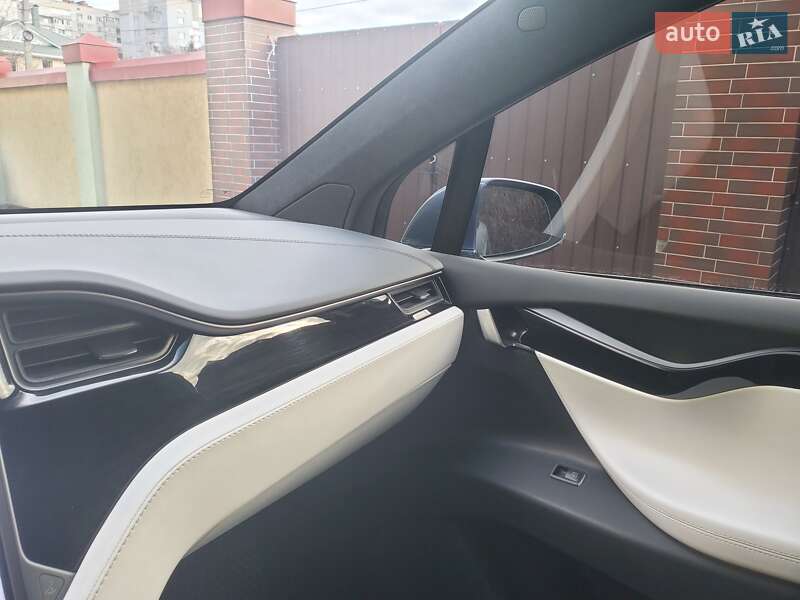 Позашляховик / Кросовер Tesla Model X 2018 в Сумах
