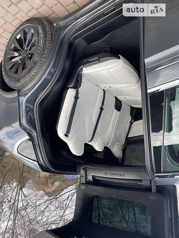 Хэтчбек Tesla Model X 2017 в Киеве