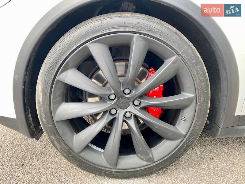 Позашляховик / Кросовер Tesla Model X 2017 в Дніпрі