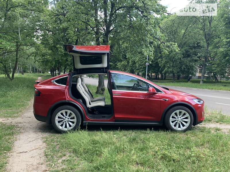 Позашляховик / Кросовер Tesla Model X 2018 в Києві
