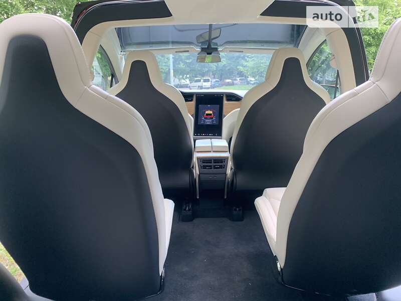 Позашляховик / Кросовер Tesla Model X 2018 в Києві