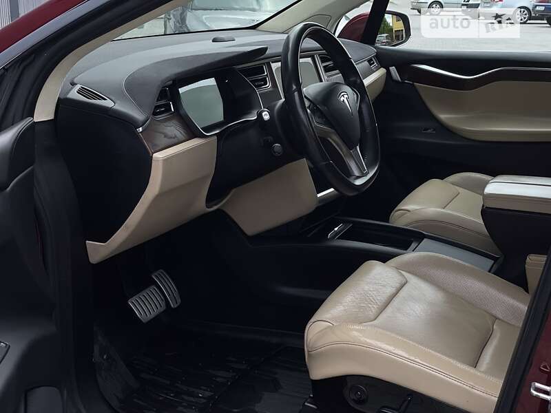 Позашляховик / Кросовер Tesla Model X 2016 в Стрию