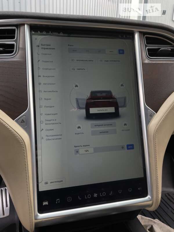 Позашляховик / Кросовер Tesla Model X 2016 в Стрию